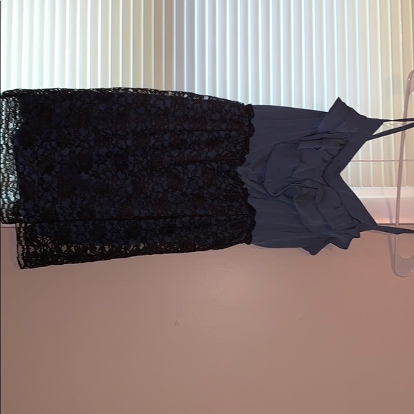 A dress - Picture 2 of 4